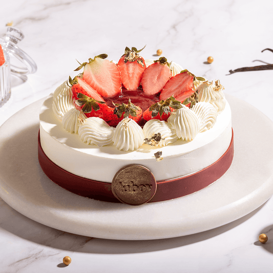Vanilla and Strawberry Cake – Fresh, Elegant & Indulgent